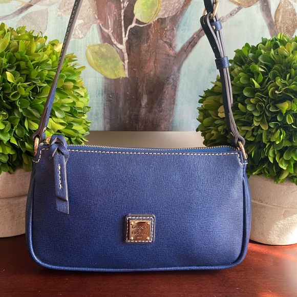 DOONEY & BOURKE "LEXI" 💙NAVY BLUE💙 LEATHER CONVERTIBLE CROSSBODY BAG 🌟EUC🌟 - Picture 4 of 17
